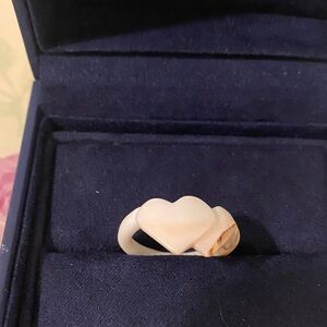 Elegant Shell Heart-Shaped White Ring